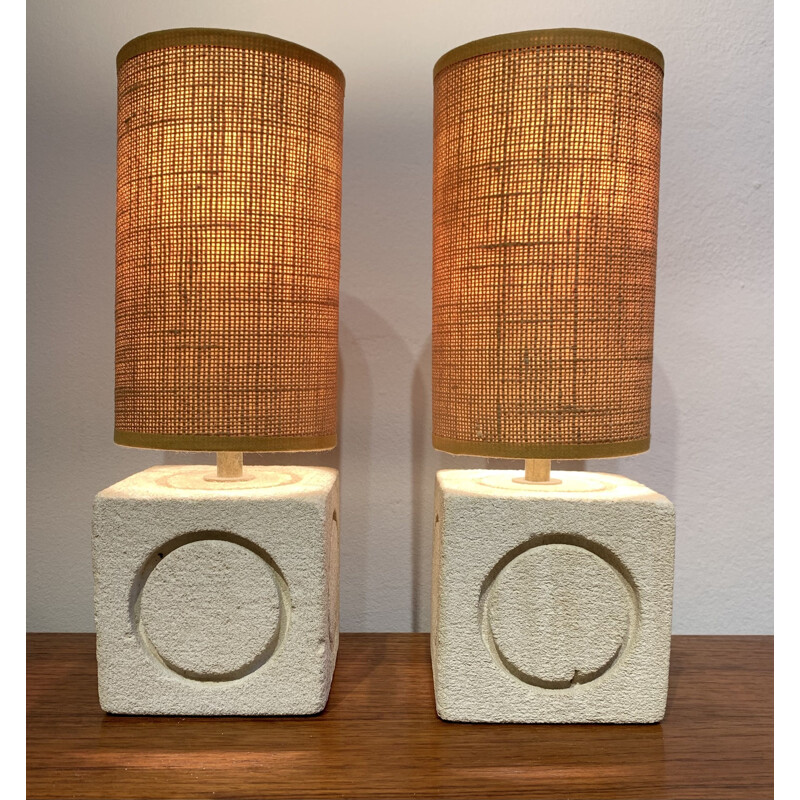 Ein Paar kubische Vintage-Tischlampen aus gemeißeltem Kalkstein von Albert Tormos, Frankreich 1970