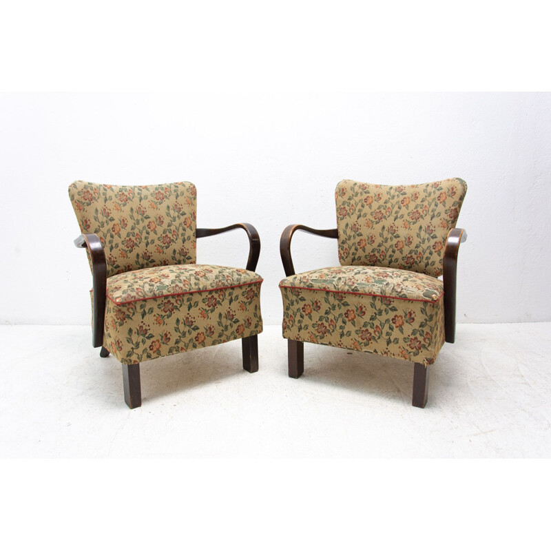 Pair of vintage "cocktail" beechwood armchairs and carpet by Jindřich Halabala for Up Závody, Czechoslovakia 1950