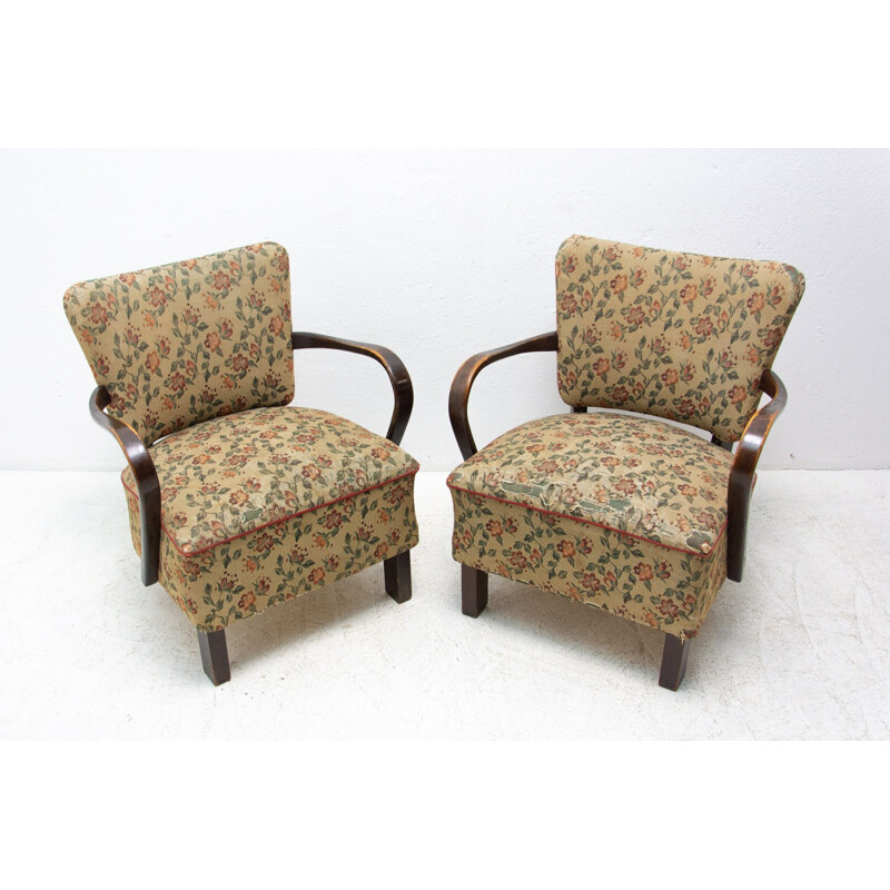 Pair of vintage "cocktail" beechwood armchairs and carpet by Jindřich Halabala for Up Závody, Czechoslovakia 1950