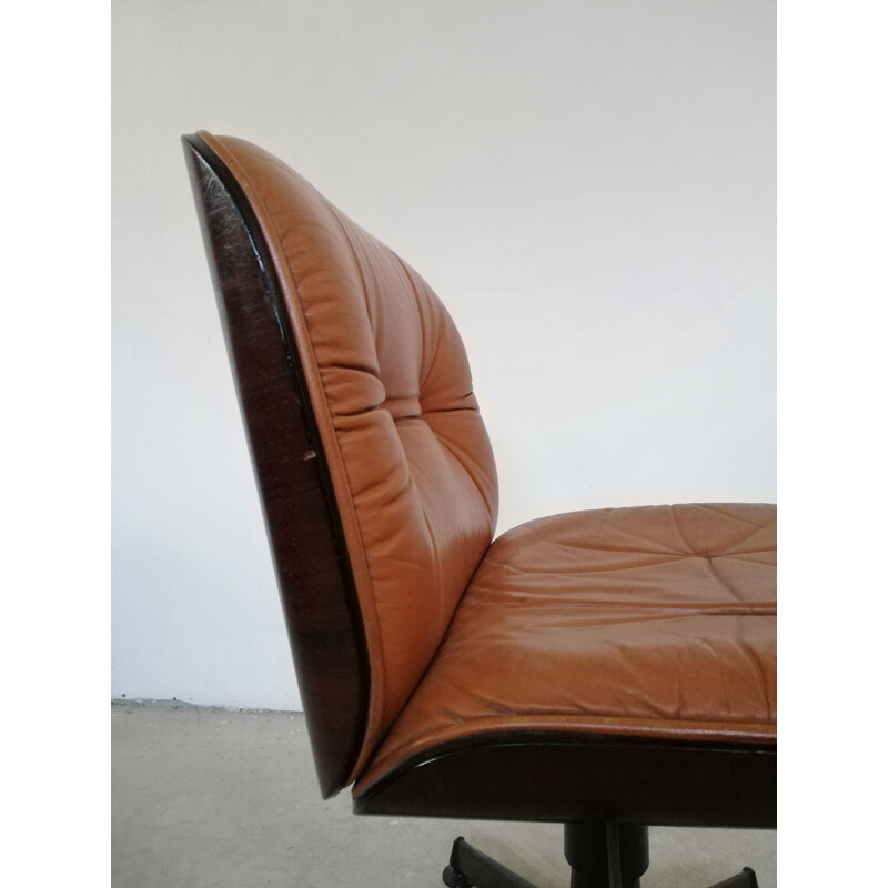 Vintage lederen fauteuil van Ico Parisi voor Mim