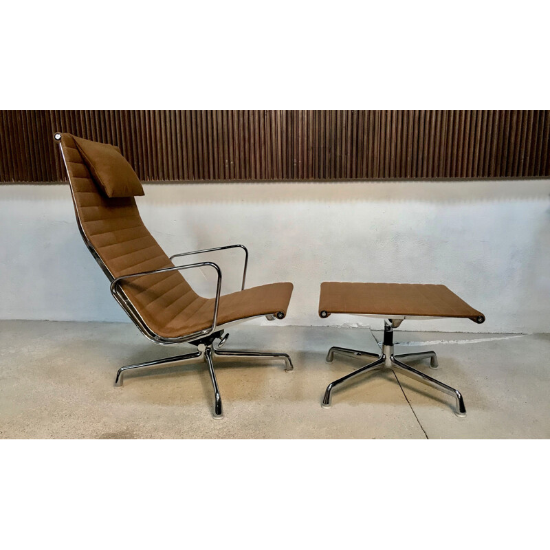 Fauteuil et ottoman vintage en aluminium chromé par Charles & Ray Eames pour Vitra, 1970