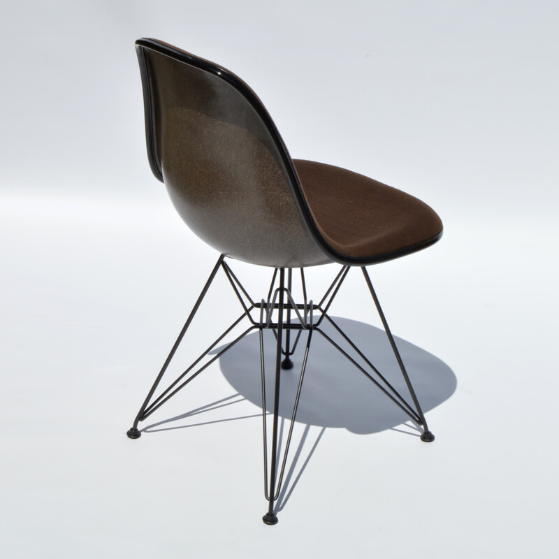 Suite de 6 chaises "DSR" Herman Miller en fibre de verre brun, Charles & Ray EAMES - 1980
