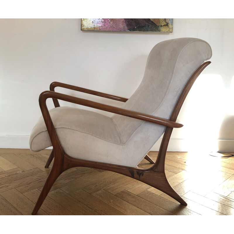 Vintage armchair in white velvet and mahogany wood