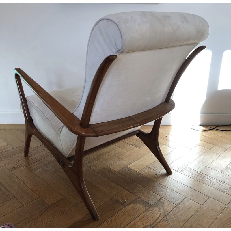 Vintage armchair in white velvet and mahogany wood