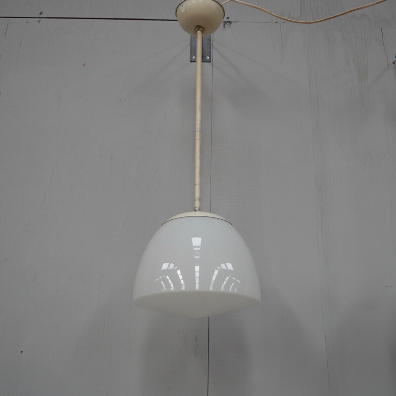 Paire de suspensions vintage en verre opaline par Gispen, Pays-Bas 1930