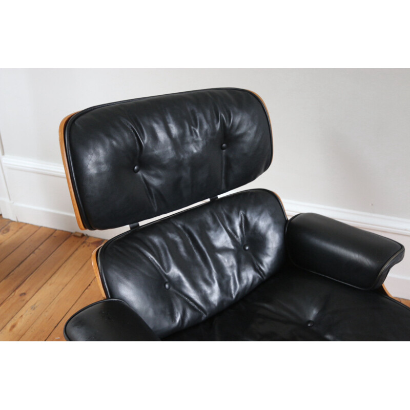 Mid-century lounge chair rosewood by Charles & Ray Eames, 1991s