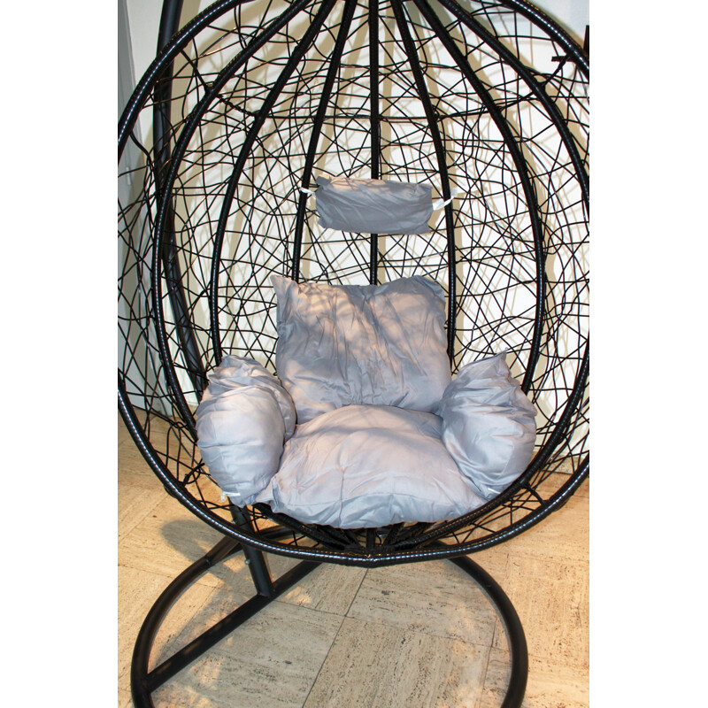 Vintage egg-shaped hanging armchair