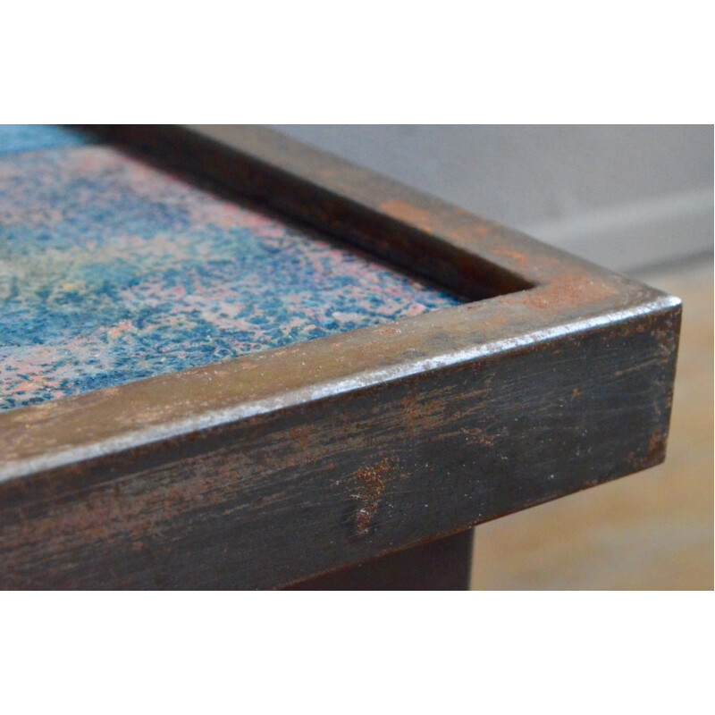 Table basse en métal brossé et céramique émaillée - 1950