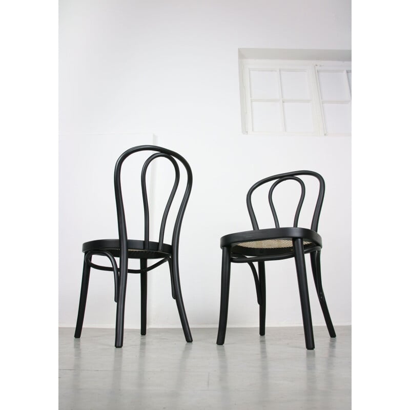 Paire de chaises noires vintage de Michael Thonet