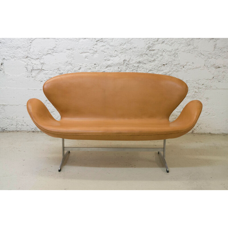 Cognac leather Swan sofa, Arne JACOBSEN - 1964