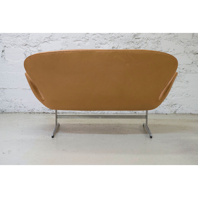 Cognac leather Swan sofa, Arne JACOBSEN - 1964