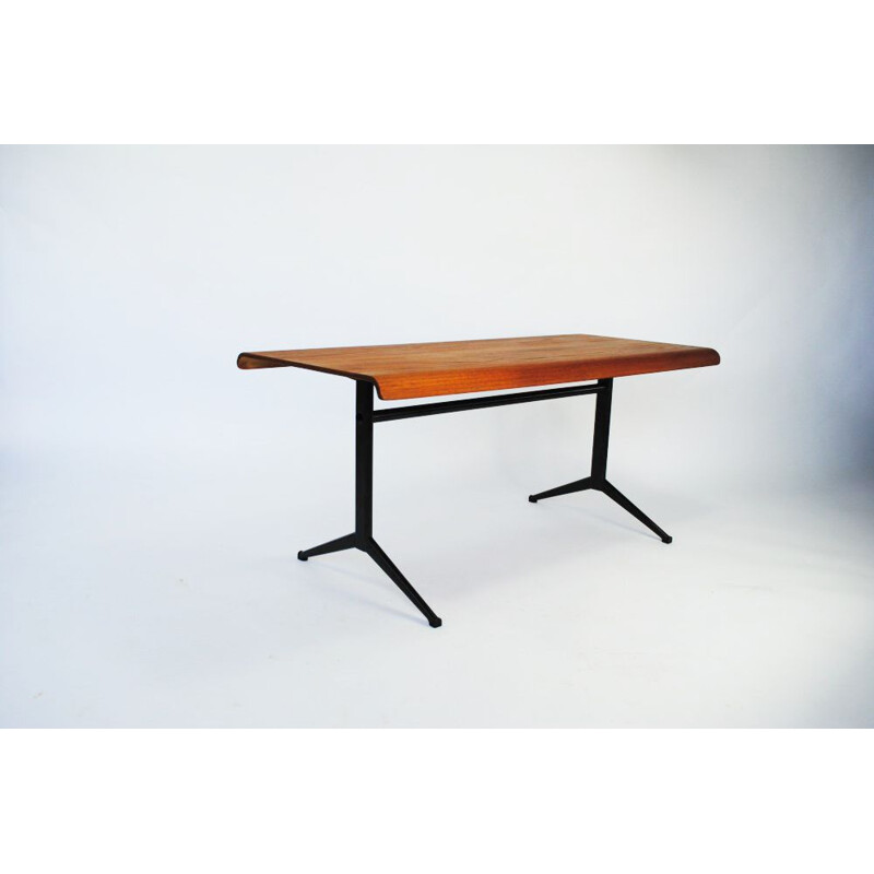 Vintage gebogen teakhouten salontafel van Friso Kramer voor Auping, 1963