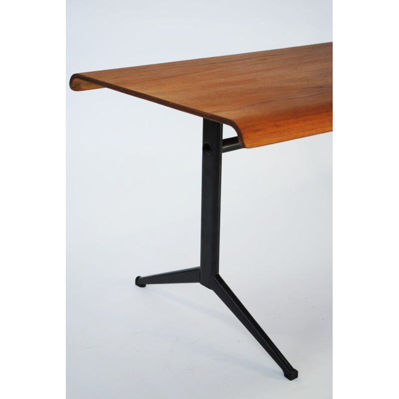 Vintage gebogen teakhouten salontafel van Friso Kramer voor Auping, 1963