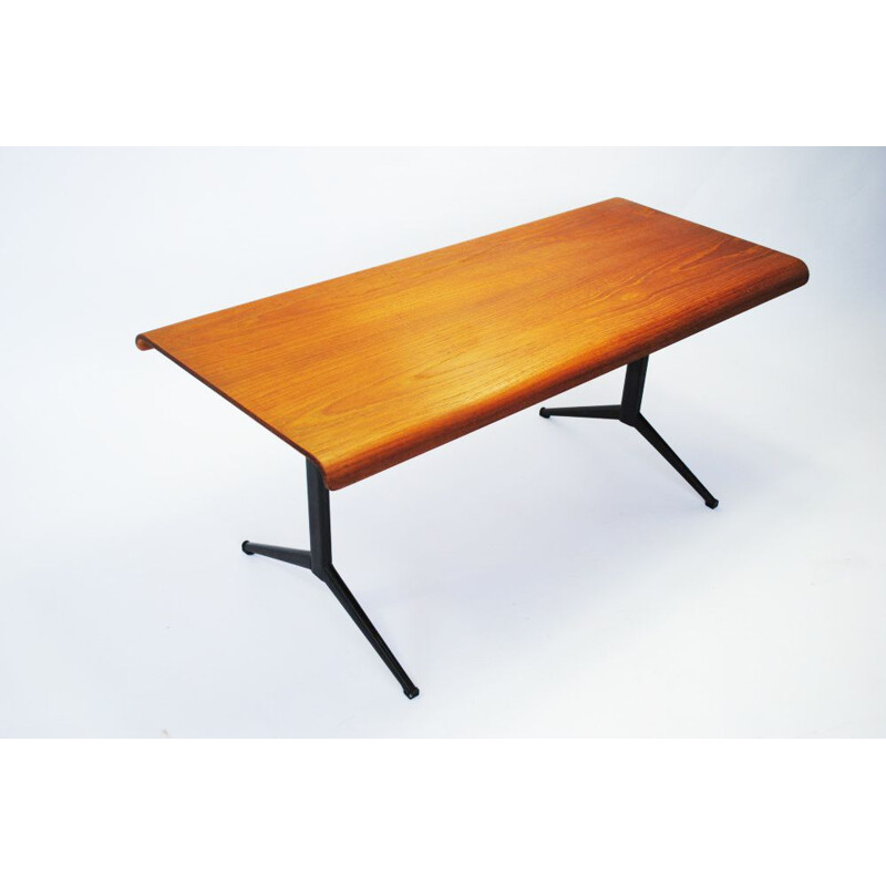 Table basse vintage en teck courbé par Friso Kramer pour Auping, 1963