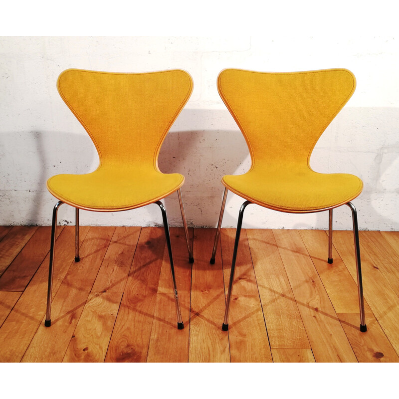 Pair of vintage "ant" chairs by Arne Jacobsen for Fritz Hansen, 1950