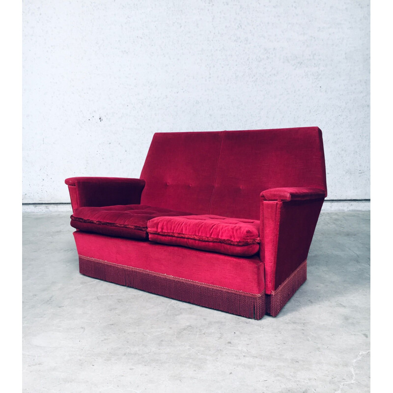 Vintage 2-Sitzer-Sofa aus fuchsiafarbenem Velours mit Fransen, Belgien 1960