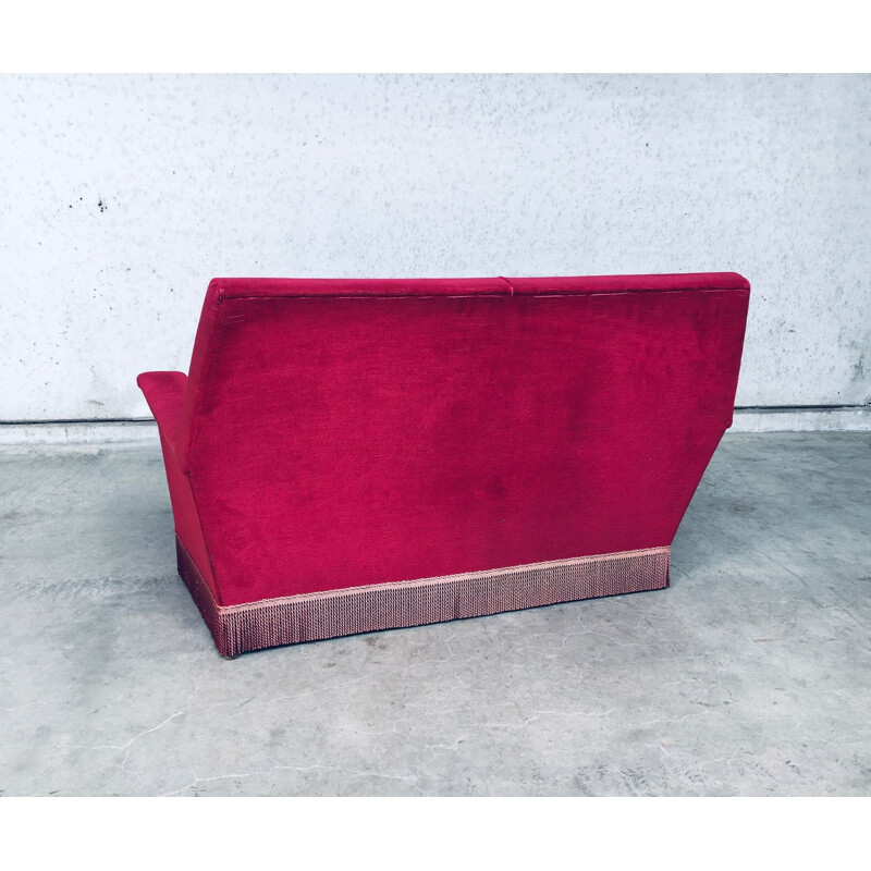 Vintage 2-Sitzer-Sofa aus fuchsiafarbenem Velours mit Fransen, Belgien 1960