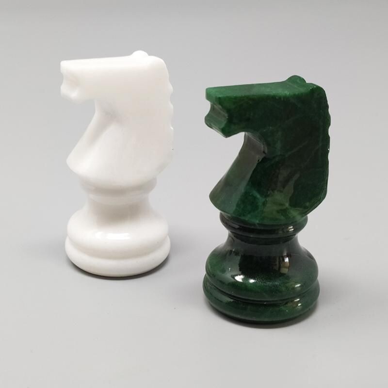 Jeu d'échecs vintage vert et blanc en albâtre de Volterra fait à la main, Italie 1970