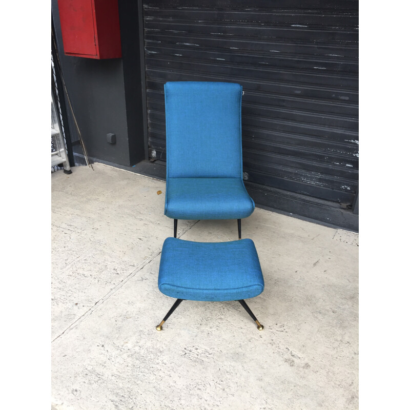 Fauteuil italien avec son ottoman en tissu bleu et laiton - 1950