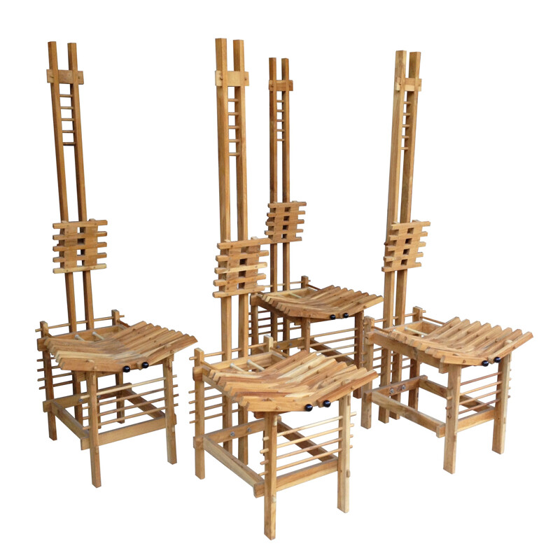Suite de 4 chaises sculpturales en bois, Anacleto SPAZZAPAN - 1990