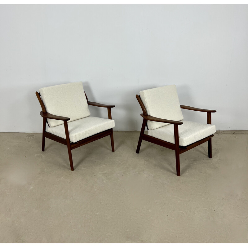 Paire de fauteuils danois vintage en bois et tissu de couleur blanc par Niels Kofoed, 1960