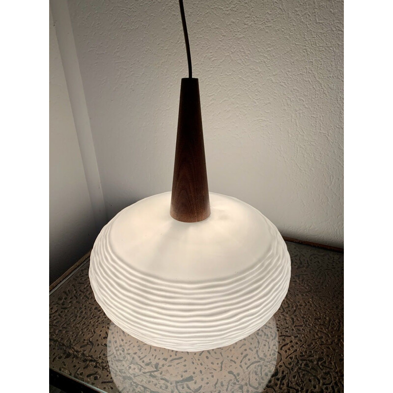 Lámpara de suspensión vintage de teca y opalina de Louis Kalff para Philips, 1960