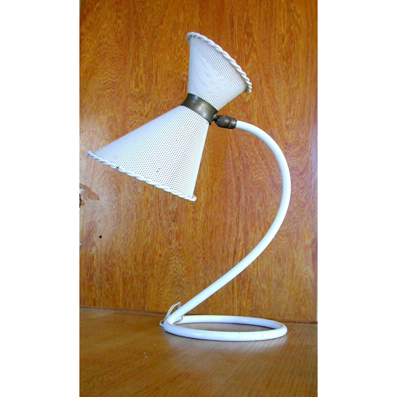 Lámpara vintage de metal perforado blanco, 1950