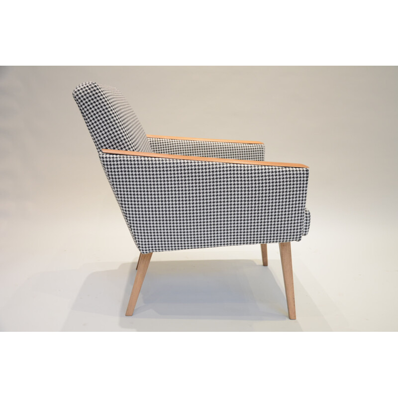 Mid-century armchair in oak and fabric with houndstooth motif - 1960s