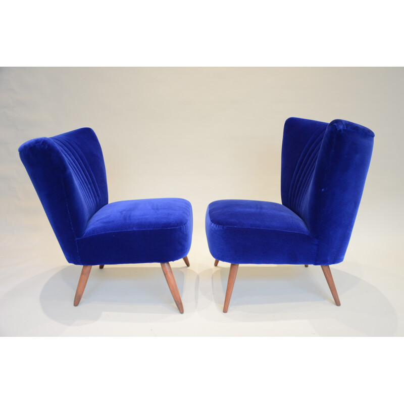 Blue velvet cocktail chair in oak - 1950s