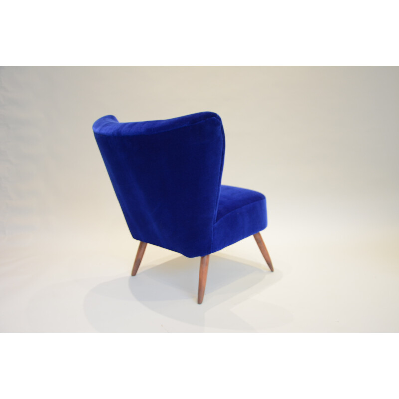 Blue velvet cocktail chair in oak - 1950s
