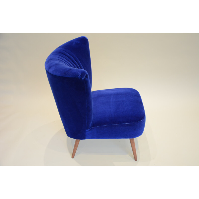 Blue velvet cocktail chair in oak - 1950s