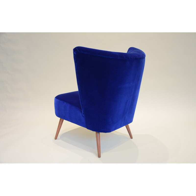 Blue velvet cocktail chair in oak - 1950s