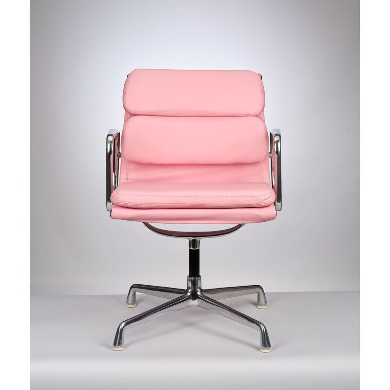 Vintage pink leather swivel armchair by Charles & Ray Eames for Herman Miller