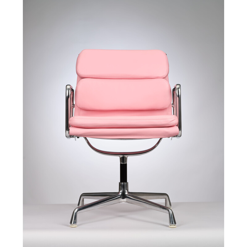 Vintage pink leather swivel armchair by Charles & Ray Eames for Herman Miller
