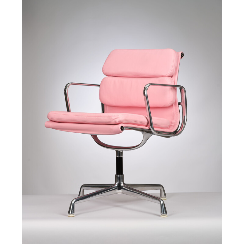 Vintage pink leather swivel armchair by Charles & Ray Eames for Herman Miller