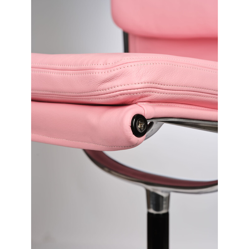 Vintage pink leather swivel armchair by Charles & Ray Eames for Herman Miller