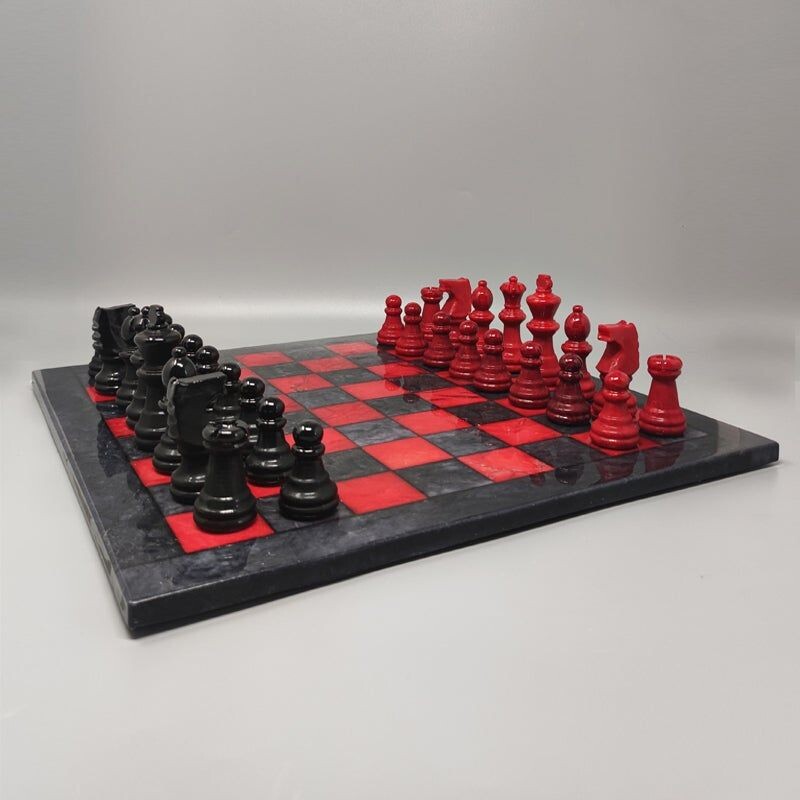 Jeu d'échecs rouge et noir vintage en albâtre de Volterra fait à la main, Italie 1970