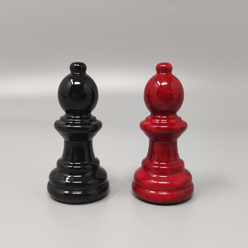 Jeu d'échecs rouge et noir vintage en albâtre de Volterra fait à la main, Italie 1970