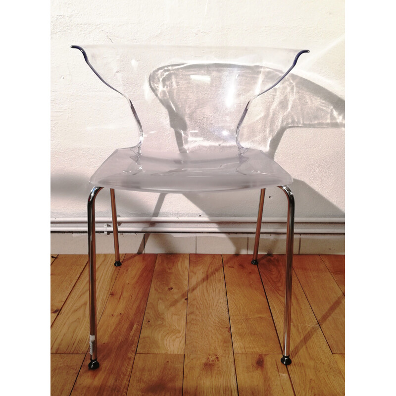 Chaise vintage en plastique transparente