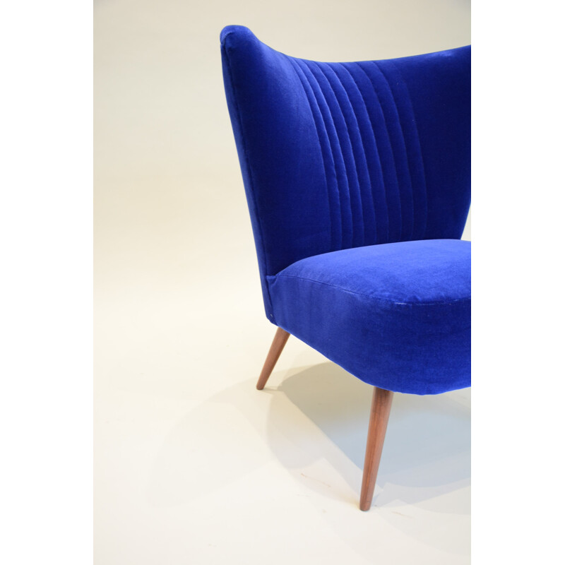 Blue velvet cocktail chair in oak - 1950s