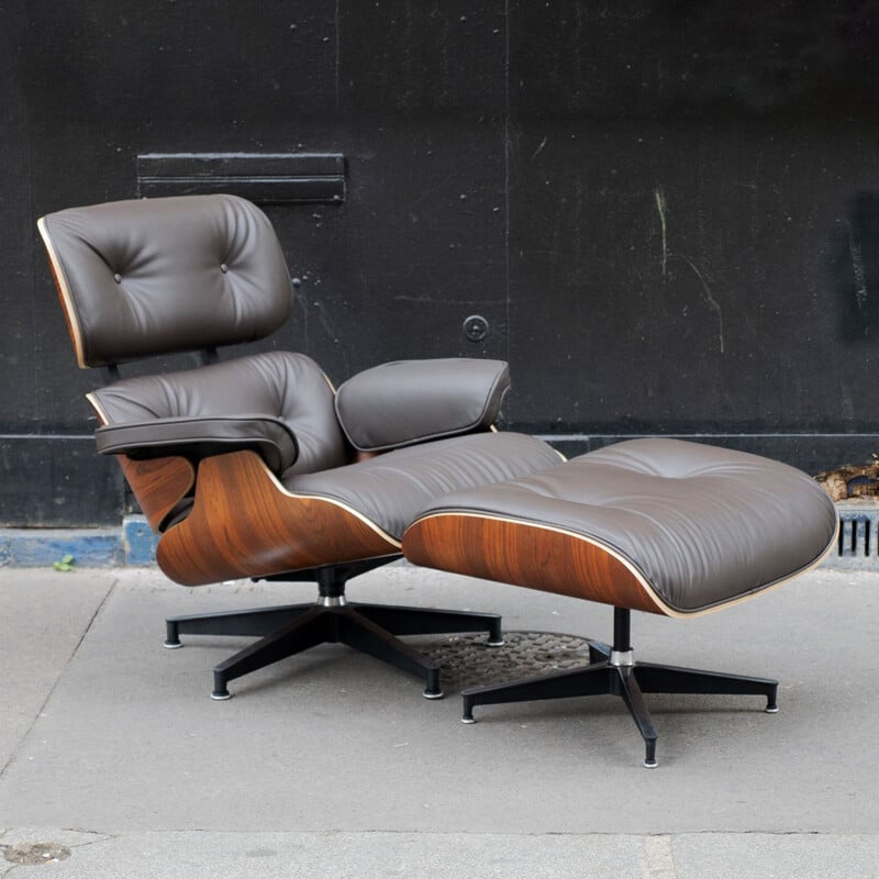 Vintage lounge chair and ottoman in rosewood by Charles and Ray Eames for Herman Miller