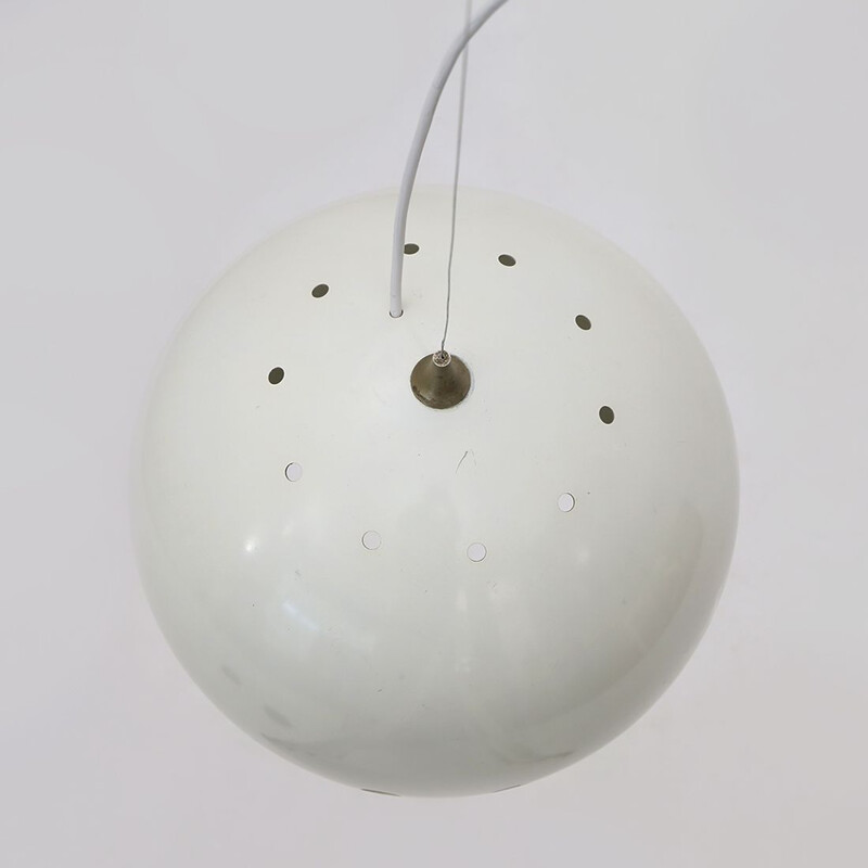 Lampadario vintage con diffusore sferico bianco, Italia 1960