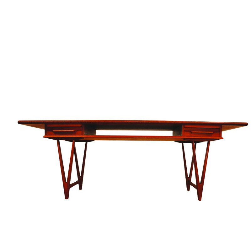 Vintage teak coffee table model 32 by E.W.Bach for Mobelfabrikken Toften, Denmark 1960.