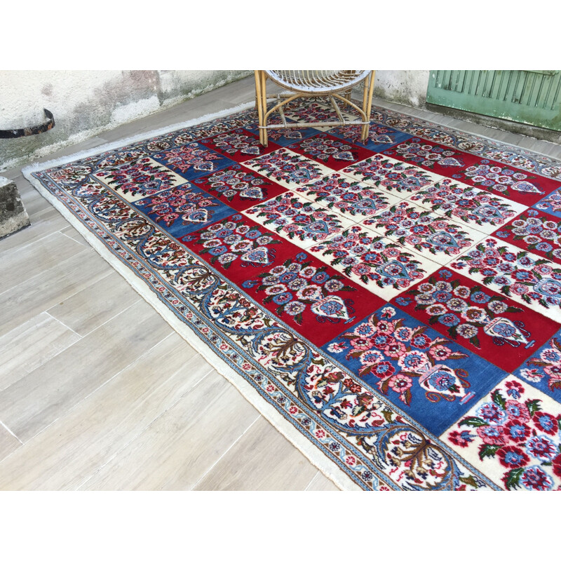 Tapis persan mood vintage en velours de laine