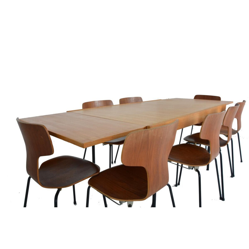 Oude iepen tafel van Pierre Guariche