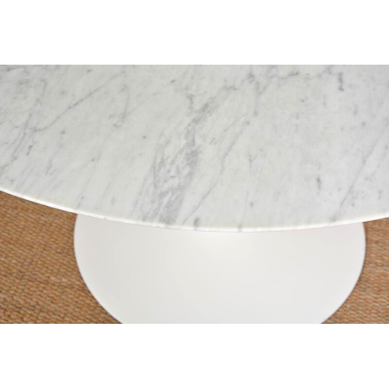 Vintage table in grey veined marble by Eero Saarinen for Knoll