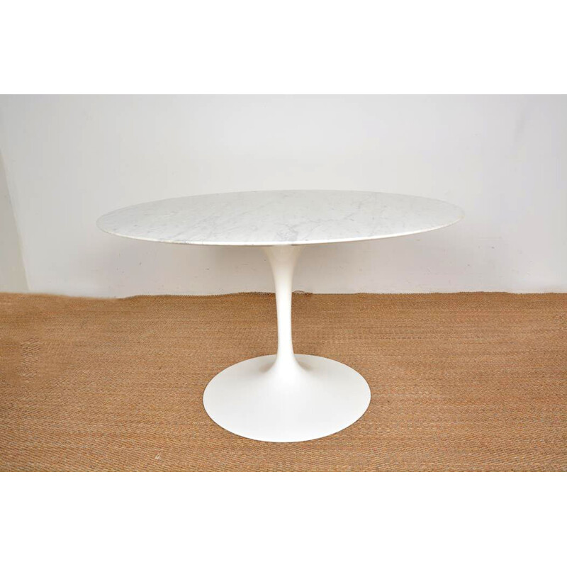 Vintage table in grey veined marble by Eero Saarinen for Knoll