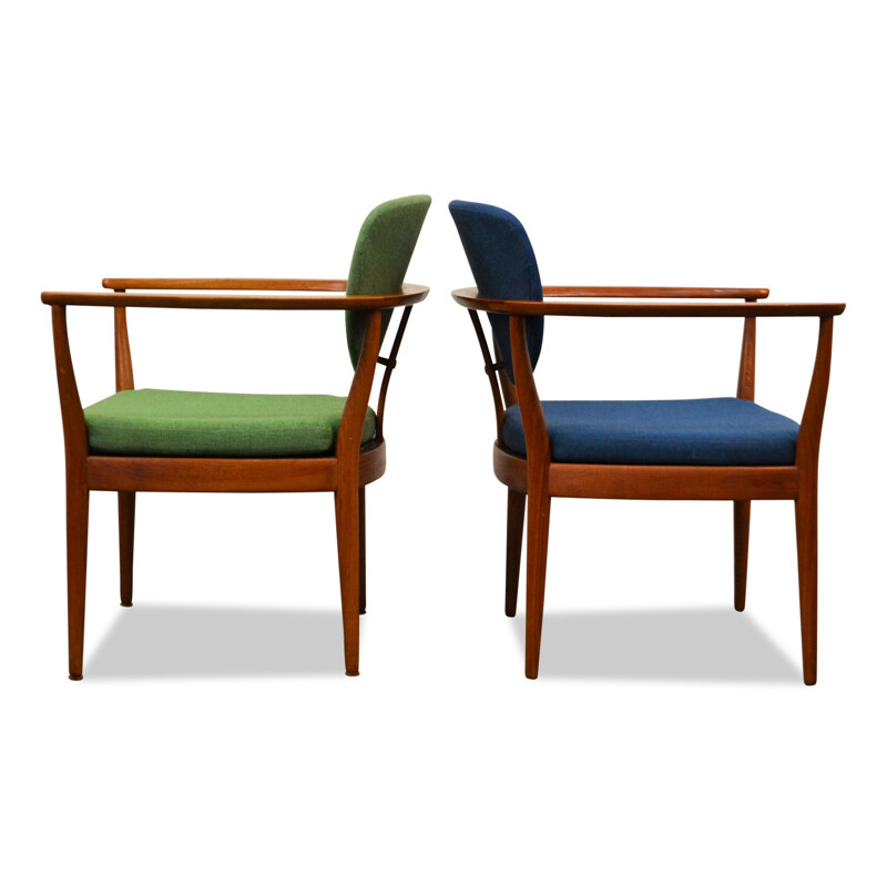 Ein Paar skandinavische Sessel aus Teakholz und blau-grünem Stoff - 1960