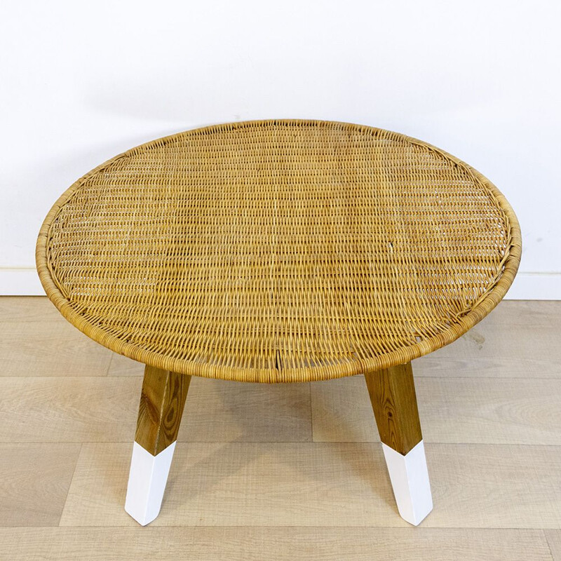 Round vintage pine and wicker coffee table, Spain 1990