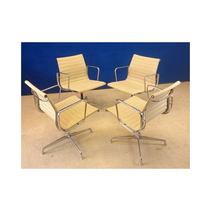 Suite de 4 fauteuils "EA108", Charles et Ray EAMES - 1970